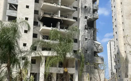 Four Killed as Iran Missile Strikes Israeli Apartments, Displacing Hundreds