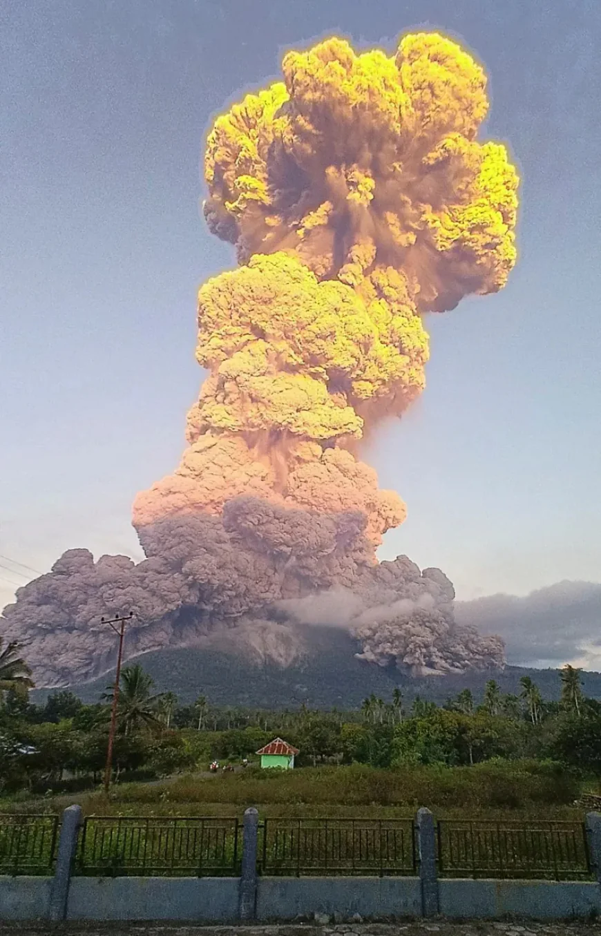 Volcanic Eruption in Indonesia Disrupts Bali Flights