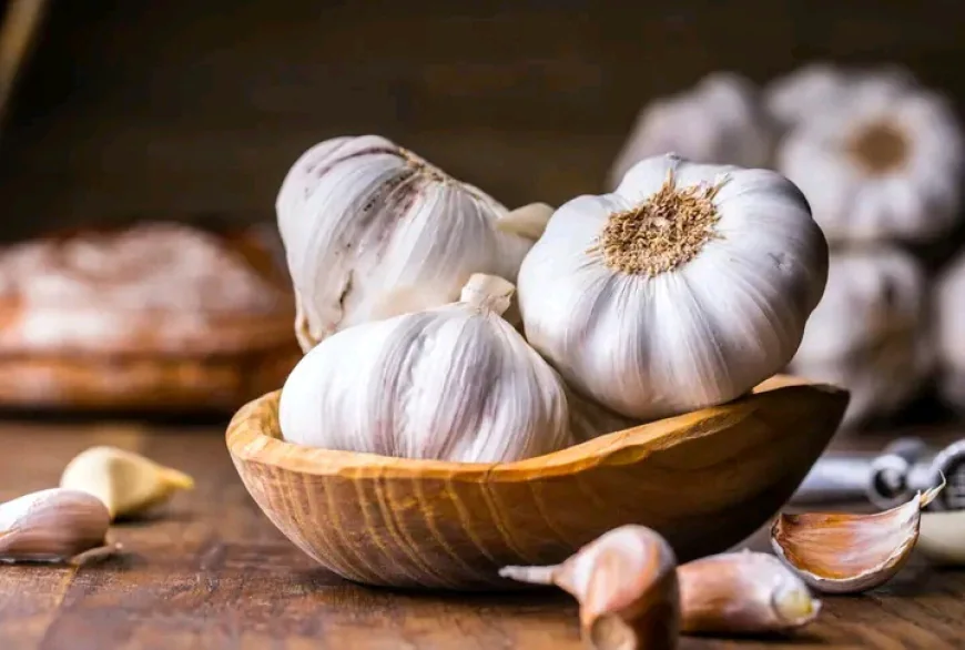 Sleep Better, Breathe Easier, Live Healthier: Here’s What Happens When You Eat Garlic Before Bed