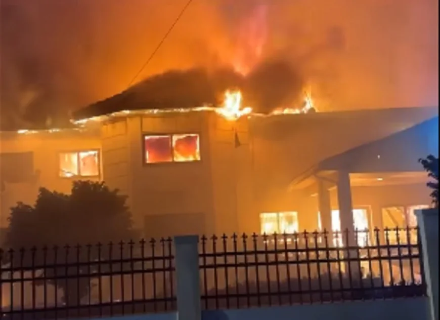 GNFS battles 2 major fires in Accra, over 50 structures destroyed