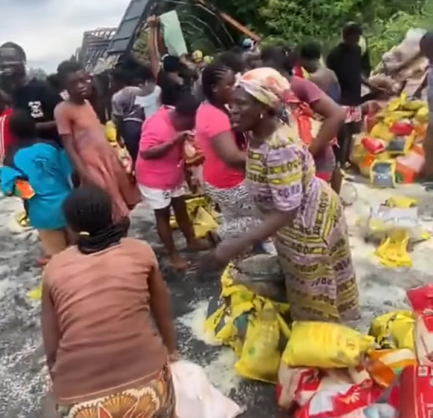 Chaos at Adugyama as residents loot rice truck after highway crash