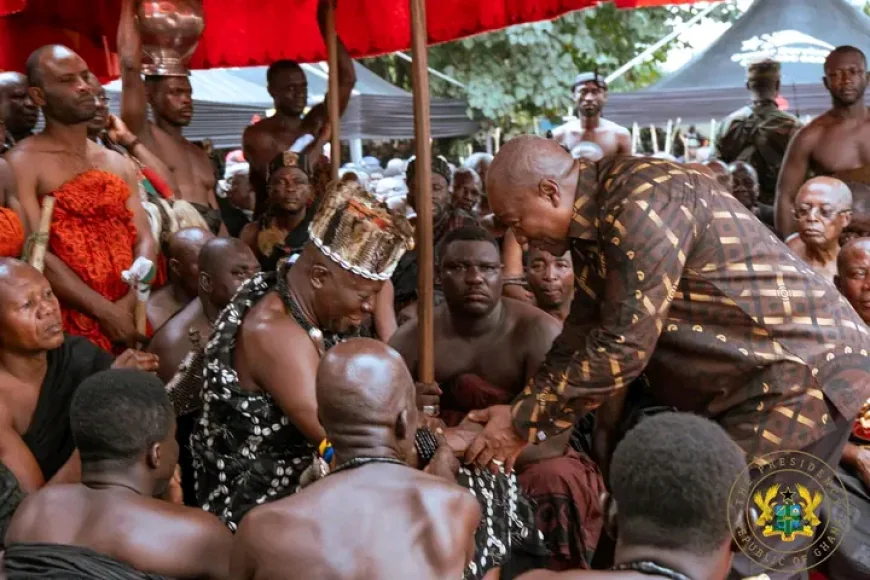 Mahama, Akufo-Addo, Bawumia honour late Asantehemaa at Manhyia